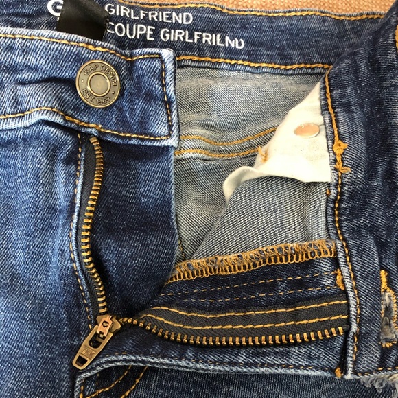 Gap Women’s Girlfriend Mid Rise Distressed Jeans - Picture 5 of 6